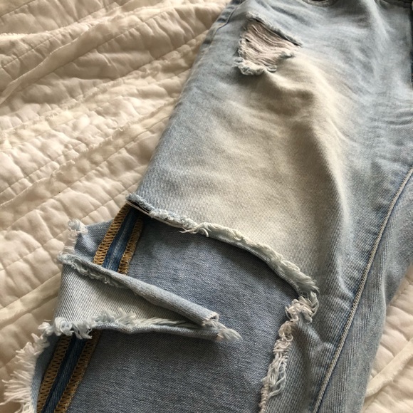 F21 Distressed Blue Jeans - Picture 9 of 12